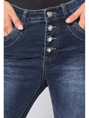 Jeans med bling knapper