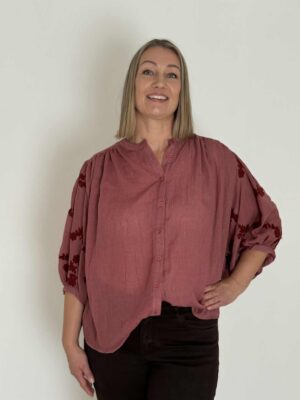 Milla bluse med broderier